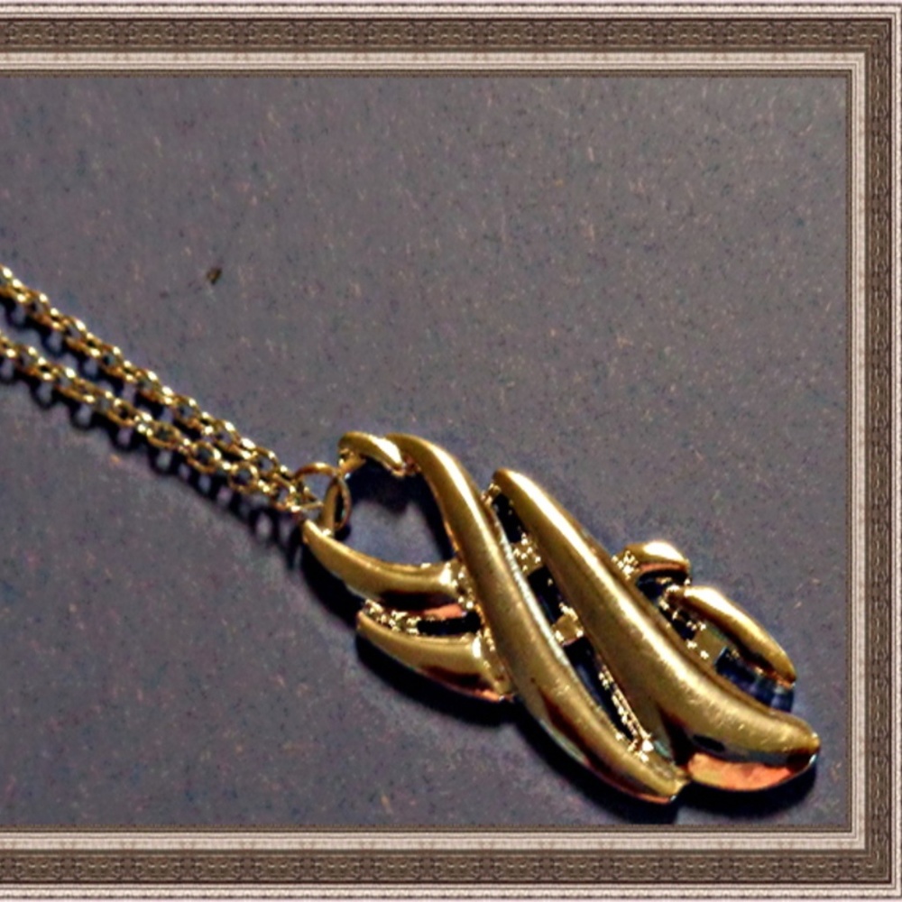 Dead Space 3 Inspired Design Necklace Silver Tone